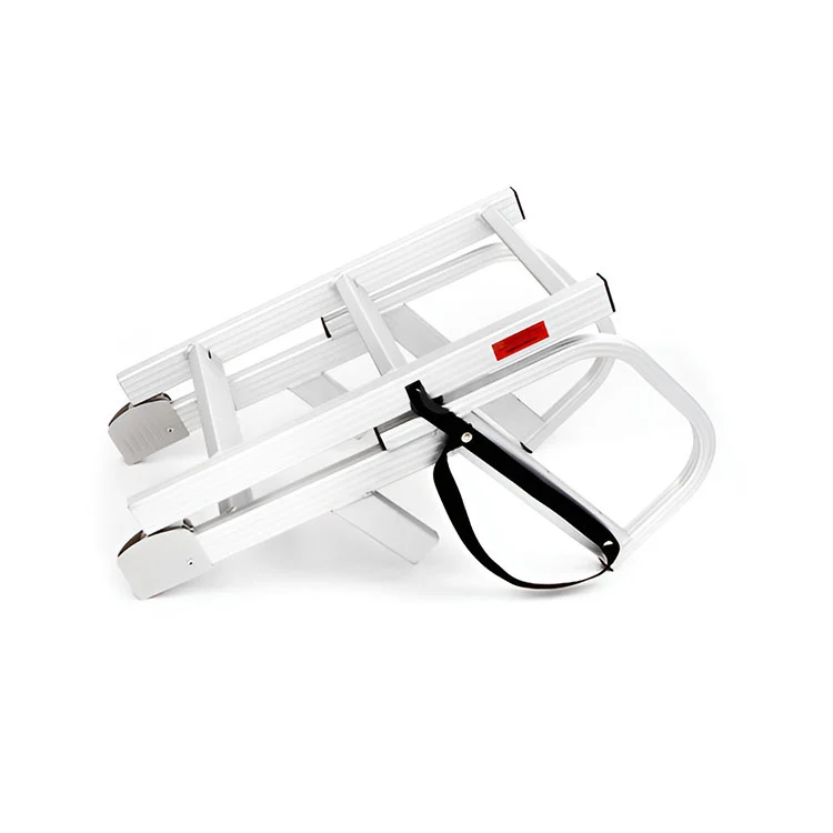 บันไดอลูมิเนียมขึ้นเครื่อง